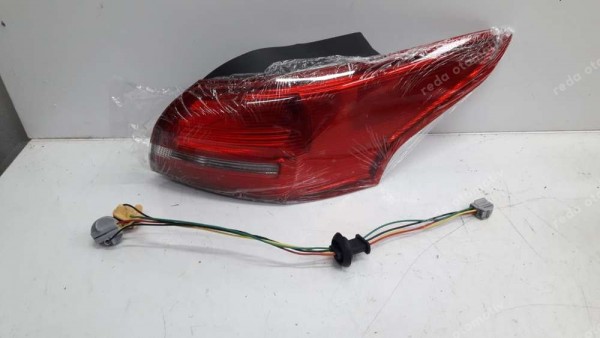 Ford Focus3 Arka Stop Lambası Sedan Dış Sağ F1EB13404-AD YS YP (BA-120/DBDCDD-130)
