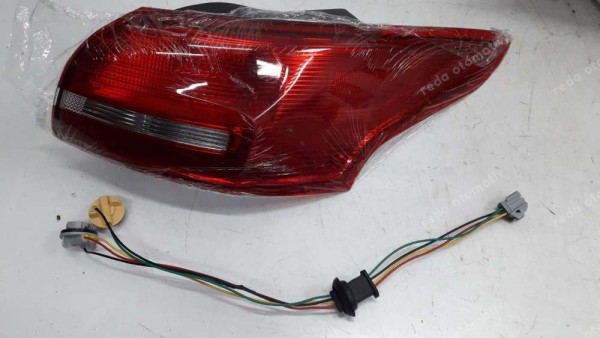 Ford Focus3 Arka Stop Lambası Sedan Dış Sağ F1EB13404-AD YS YP (BA-120/DBDCDD-130)
