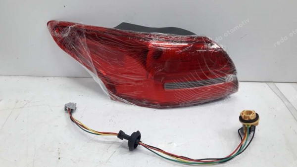 Ford Focus 2015 / Arka Stop Dış Sol F1EB-13405-AD YS YP (BA-120-İBC-130)