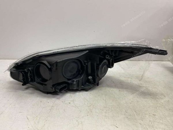 Ford Focus 3 Sağ Far BM51-13W029-RB (SİYAH) YS YP (BA-120-EH-130)