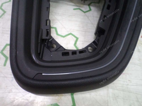 Renault Clio 5 Vites Konsol Bakaliti Ledli Orj 969121386R SP YP (KC-130)