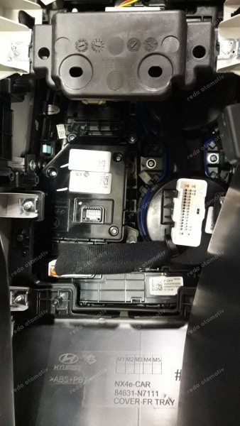 Hyundai Tucson Orta Konsol Komple (dolu) 84631-N7111 846B1-N7080 SP YP (KB-120)