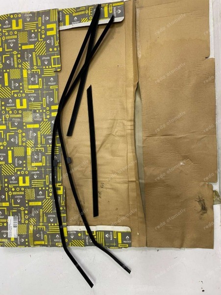 Renault R19 Sağ Ön Kapı Cam Fitili Dış 7702253356 YP (JE-120)