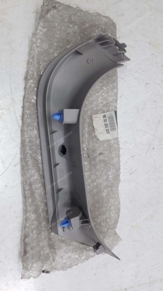 Renault Megane3 HB Bagaj Kapağı Sol Yan Kaplama 909030005R YP (DA-110)