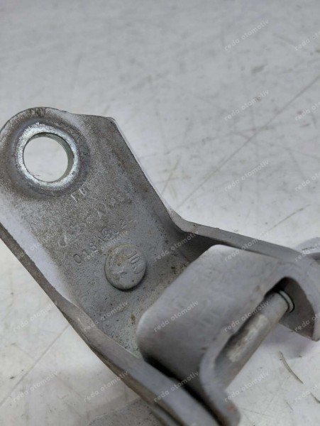 Ford Fiesta Sol Ön Kapı Alt Menteşesi Orj. 8A6AA22811 CP (HB-121)