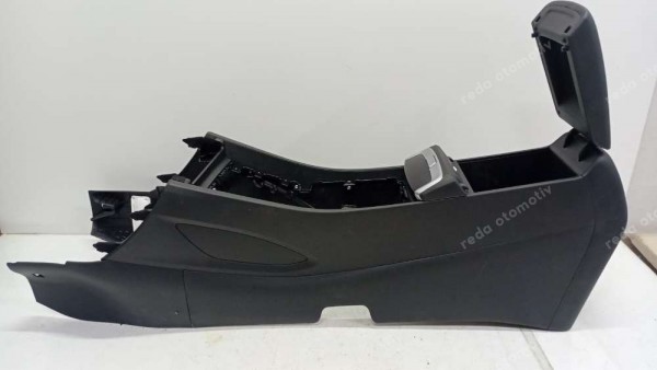 Hyundai Tucson Orta Konsol / Kol Dayama 84660-N7000 84661-N7000 846A7-N7ABO SP YP (KA-120)