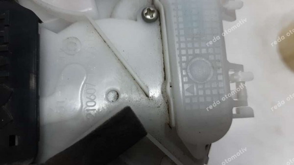 Toyota Yaris Hybrid Sol Arka Kapı Kilidi SP (FC122)