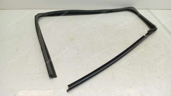 Dacia Sandero Sağ Arka Cam Fitili 823309304R YP (F3)