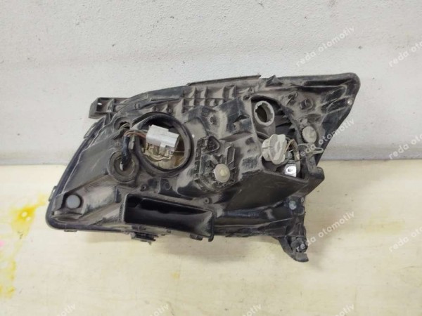 Toyota Avensis 03-08 Sağ Far [Ayak Hasarlı] CP HP (GE120)