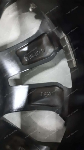 Toyota Yaris 17 İnç Jant Lastik Takımı 17X7JET 50 CP (IG-109)