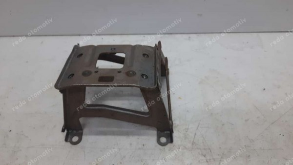 Toyota Yaris Hybrid Sac CP (EB-110)