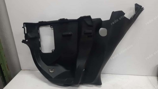 Toyota Yaris Hybrid Sağ Bagaj Kaplaması 64730-K0070 CP (GD-140)