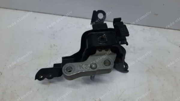 Toyota Yaris Motor Takozu CP (AA-121)