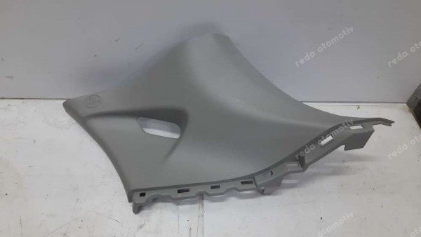 Toyota Yaris Hybrid Arka Sağ Direk Trim 62471-K0020 CP (EA-110)