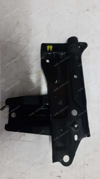 Toyota Yaris Croos Ön Panel Sağ Bağlantı Braketi Saç 53233-0D080 CP (EB-110)