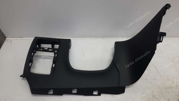 Renault Megane 4 Torpido Göğüs Konsol Bakaliti 689216689R CP (BB-120)