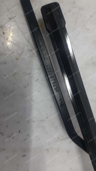 Renault Megane 4 Sağ Silecek Kolu 288867525R CP (