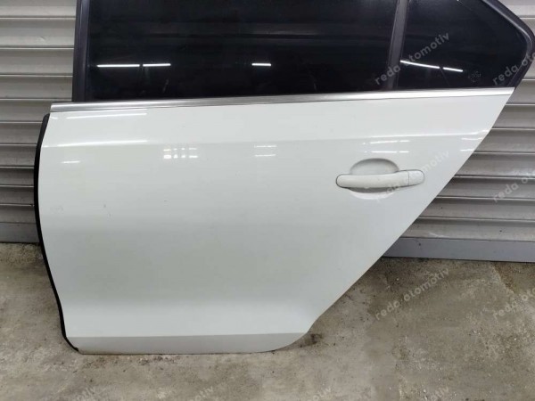 Volkswagen Jetta Sol Arka Kapı Dolu 5C6833055E SP (BC110)