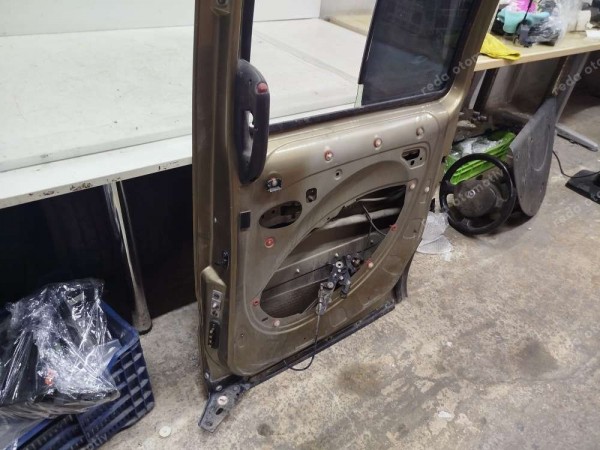 Fiat Doblo II 05-16 Sağ Sürgülü Kapı 51847628 SP