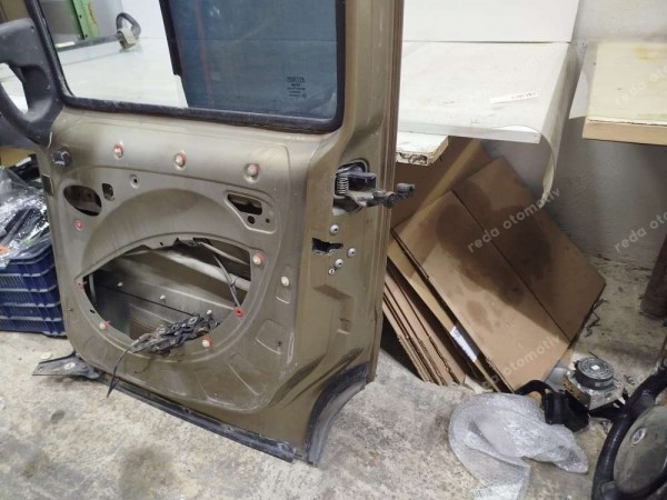 Fiat Doblo II 05-16 Sağ Sürgülü Kapı 51847628 SP