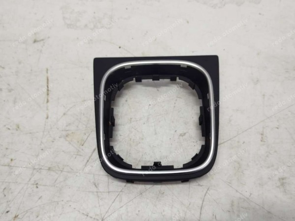 Volkswagen Jetta Konsol Vites Çerçevesi 5K0711113Q SP (BA110)