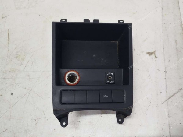 Volkswagen Jetta 2014 Orta Konsol Cep Küllük Aux 5C7857925 SP (DA110)