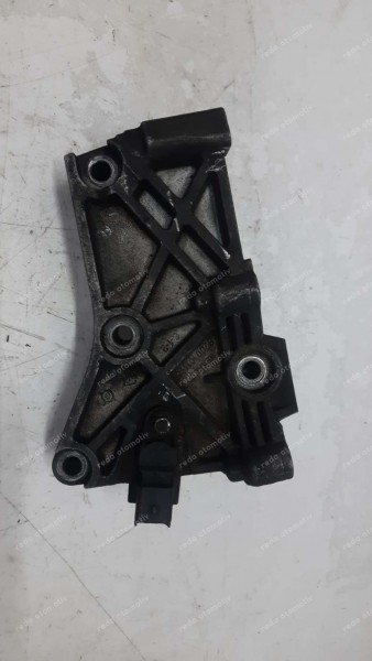 Renault Megane 3 Fluence Silindir Kapak Ön Bağlantı Braketi 8200101196 CP (AA-120)