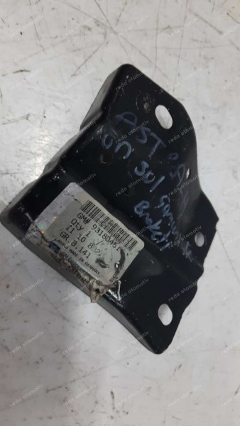 Opel Astra H Ön Çamurluk Braketi Sol GM Orj 93180451 YP (EB-126)