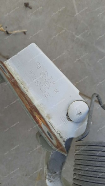 Volkswagen Jetta Sol Bagaj Menteşesi 5C6827301E CP (HA-121)