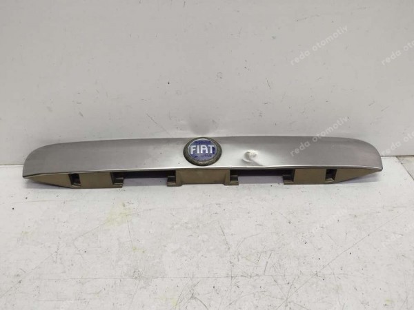 Fiat Doblo Bagaj Kapak Plakalık Çıtası Kaplaması 735391066 CP HP (FA110))