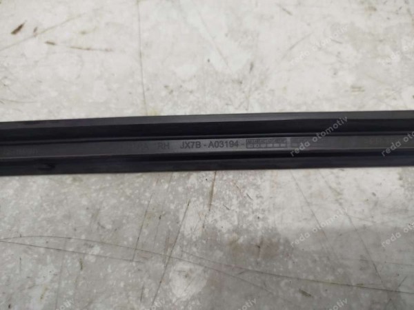 Ford Focus 4 Ön Cam Çıtası Sağ Kaplama JX7B-A03194 CP (KG120)