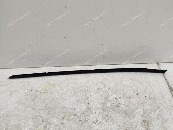 Ford Focus 3 Ön Cam Çıtası Sağ Kaplama BM51-A03194 CP HP (KG120)