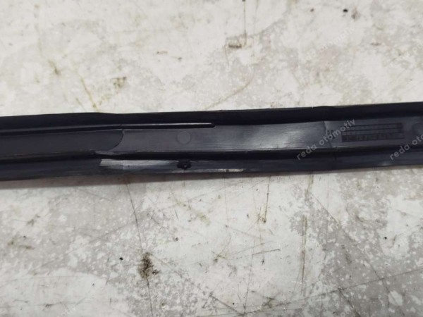Ford Focus 3 Ön Cam Çıtası Sağ Kaplama BM51-A03194 CP HP (KG120)