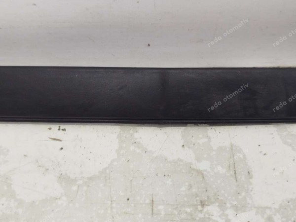 Ford Focus 3 Ön Cam Çıtası Sağ Kaplama BM51-A03194 CP HP (KG120)