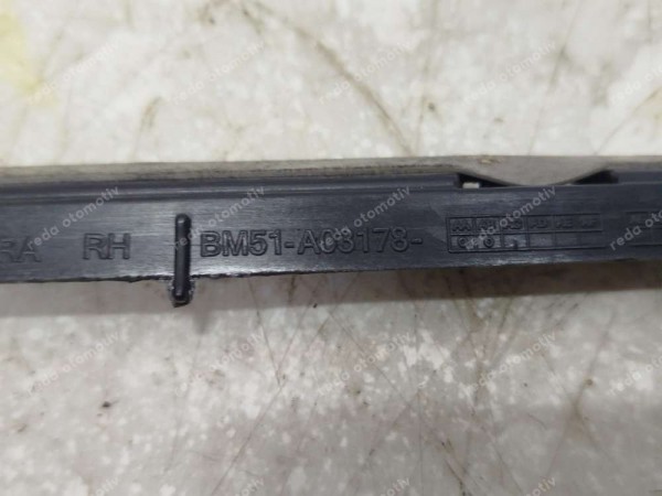Ford Focus 3 Ön Cam Tespit Çıtası Sağ BM51-A03178 CP (KG120)