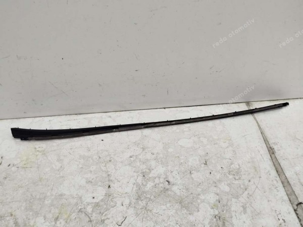 Ford Focus 3 Ön Cam Tespit Çıtası Sağ BM51-A03178 CP (KG120)