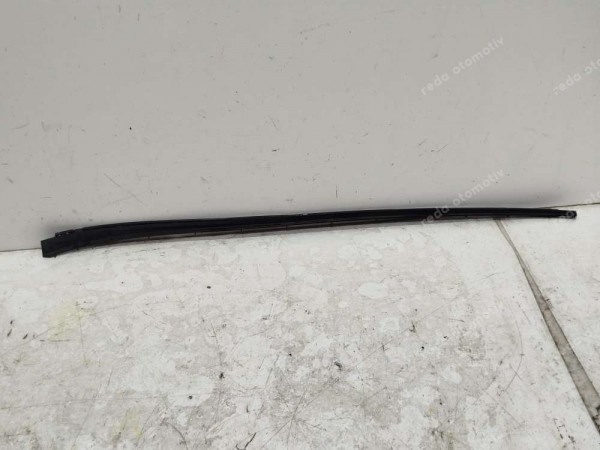 Ford Focus 3 Ön Cam Tespit Çıtası Sağ BM51-A03178 CP (KG120)