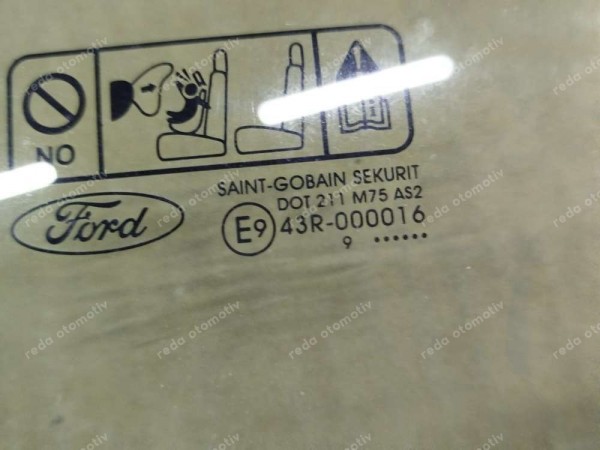 Ford Focus 2.5 Sol Ön Kapı Camı CP (LA132)