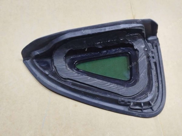 Renault Clio 4 Sağ Arka Kelebek Küstod Camı 833079405R CP (LC121)
