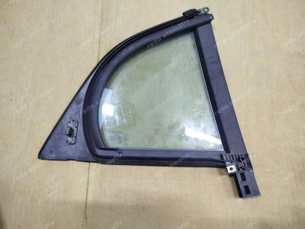 Renault Megane 4 Sol Arka Kelebek Camı 822215734R SP (LC122)