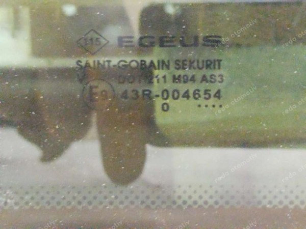 Renault Trafic 3 Sol Arka Cam 822212091R YP (LC141)