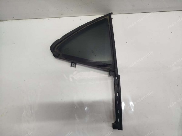 Toyota Yaris Cross Sağ Arka Kapı Kelebek Camı 68011-0D021 SP HP (LC125)