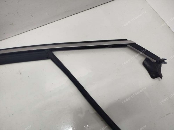 Renault Clio 5 Sağ Ön Cam Fitili Krom 803306847R SP (BE120)