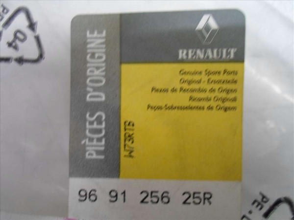 Renault Fluence Aksesuar Radyo Alt Priz Kapağı Orjinal YP [C-A-120]