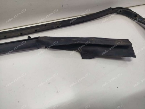 Renault Clio 5 Sağ Ön Kapı Çevre Fitili Toz Lastiği 808309844R SP (BF120)