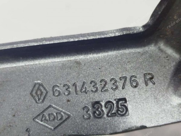 Renault Clio 5 Sol Ön Çamurluk Bağlantı Braketi 631437592R 631432376R SP (EB120)