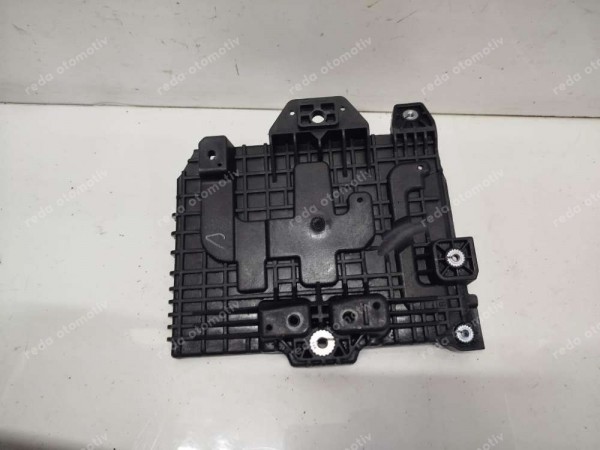 Hyundai Bayon İ20 Yeri Yuvası Akü Alt Tablası 37150-Q0000 SP YP (BE120)