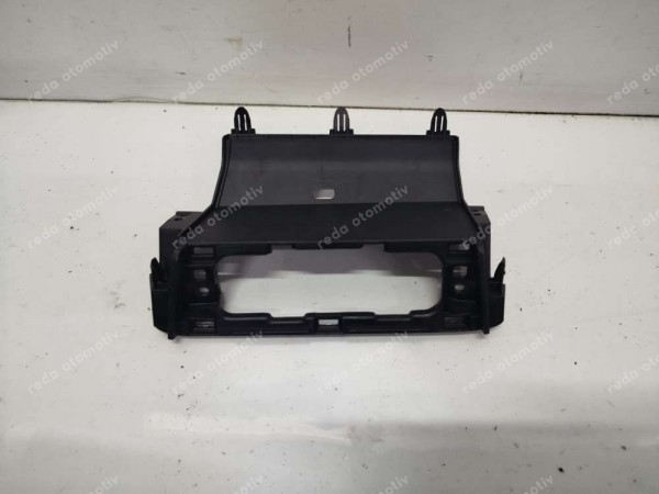 Hyundai Bayon İ20 Orta Konsol Ön Bağlantı Braketi 846C2-Q0AA04X SP YP (BA120))