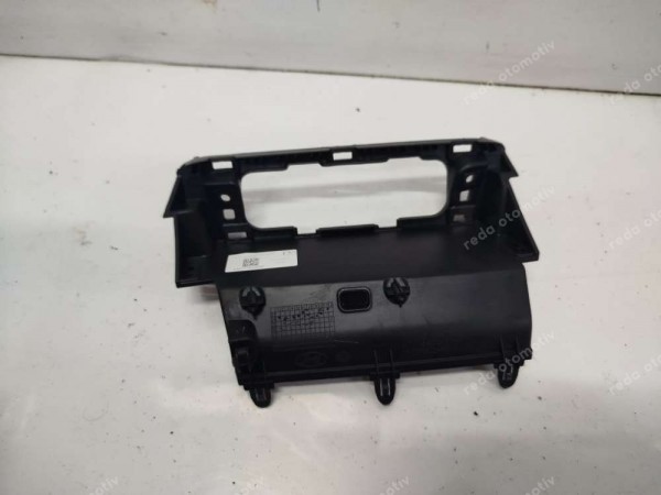Hyundai Bayon İ20 Orta Konsol Ön Bağlantı Braketi 846C2-Q0AA04X SP YP (BA120))