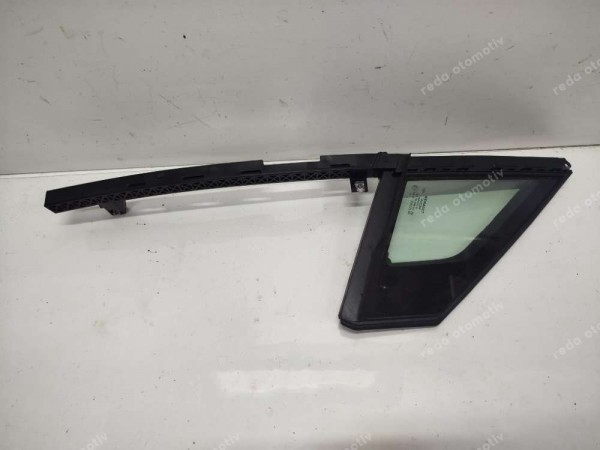 Renault Clio 5 Sağ Ön Kelebek Camı 833006870R CP